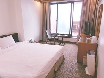 Dawn Beach Hotel