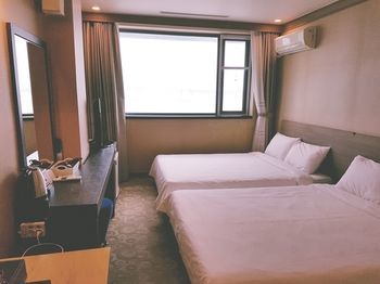 Dawn Beach Hotel
