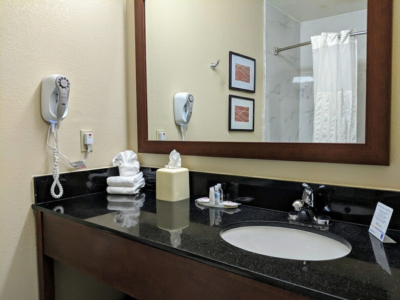 Hotel Comfort Inn And Suites Newark