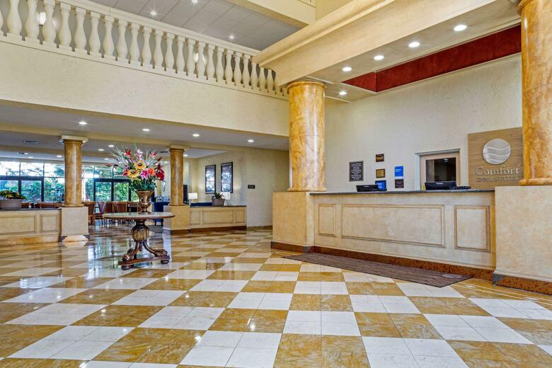 Hotel Comfort Inn And Suites Newark