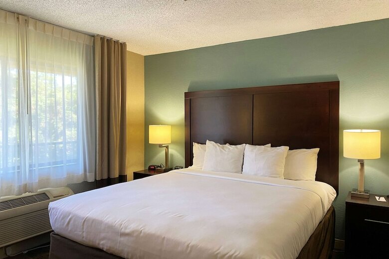 Hotel Comfort Inn And Suites Newark