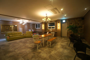 Orange Tree Hotel & Cafe