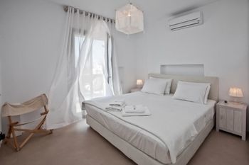 Villa White Tinos Luxury Suites