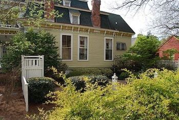 Bed & Breakfast Rothschild-pound House Inn