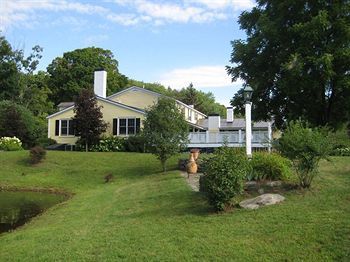 Bed & Breakfast Inn At Clearwater Pond