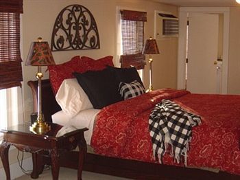 Bed & Breakfast Inn At Clearwater Pond