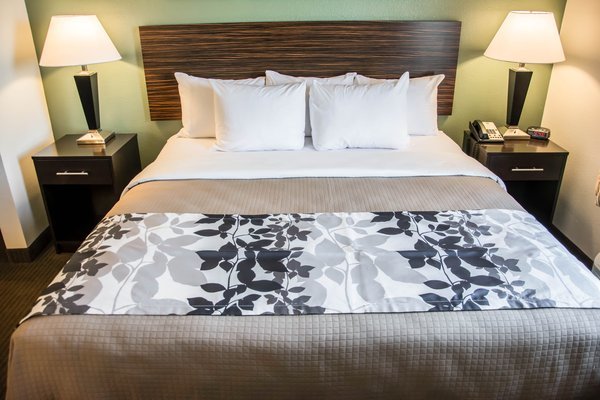 Hostal Sleep Inn & Suites University