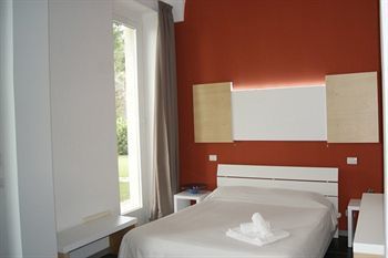 Hostal Oasis Park Hotel