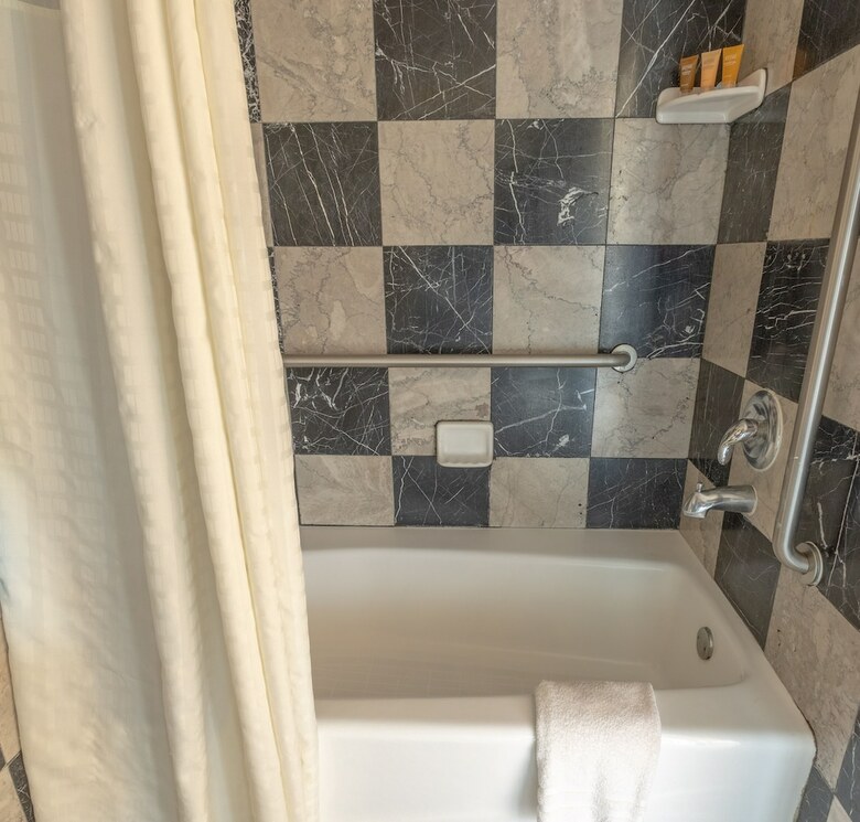 Bed & Breakfast Ocean Inn And Suites