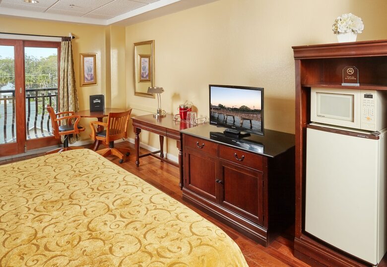Bed & Breakfast Ocean Inn And Suites