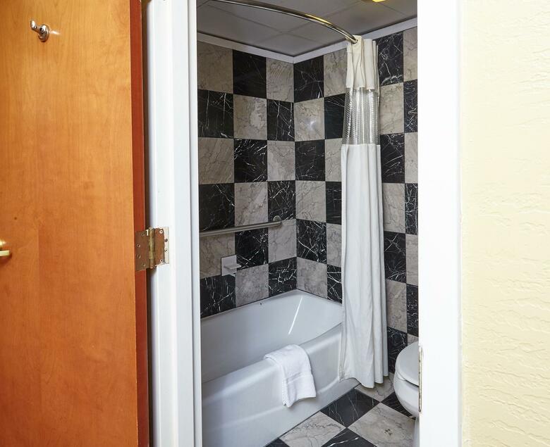 Bed & Breakfast Ocean Inn And Suites