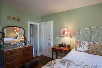 Mccall House Bed And Breakfast