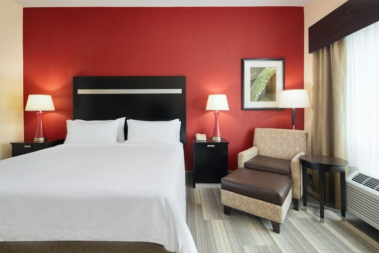 Hotel Holiday Inn Express I-26 & Us 29 At Westgate Mall