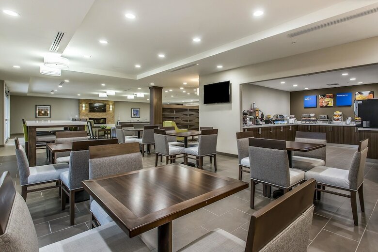 Hotel Comfort Inn & Suites