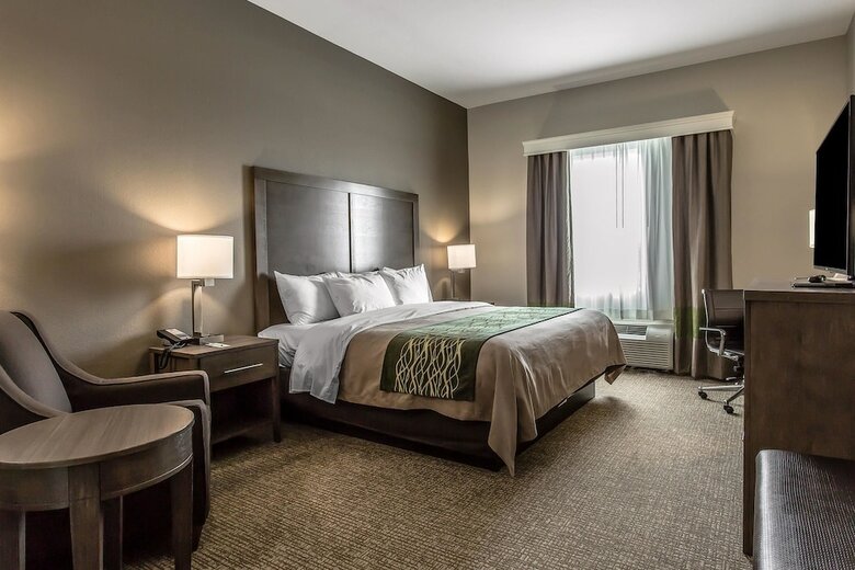 Hotel Comfort Inn & Suites