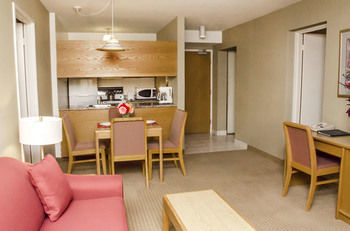 Aparthotel Cartier Place Suite Hotel