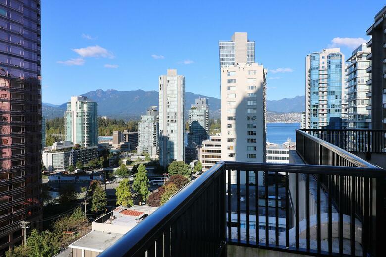 Riviera On Robson Suites Hotel Downtown Vancouver