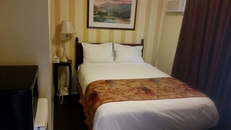 Hotel Arbutus Inn