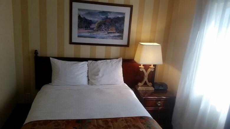 Hotel Arbutus Inn