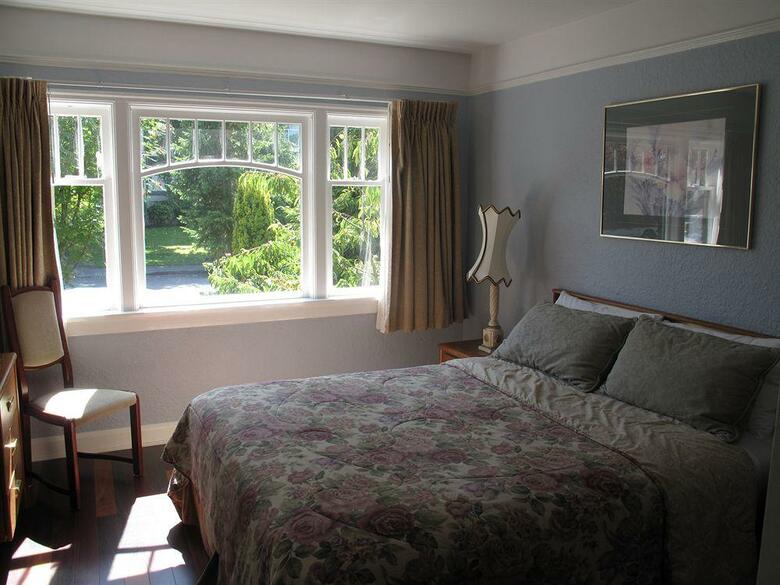 James Bay Inn Hotel & Suites