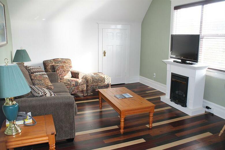 James Bay Inn Hotel & Suites