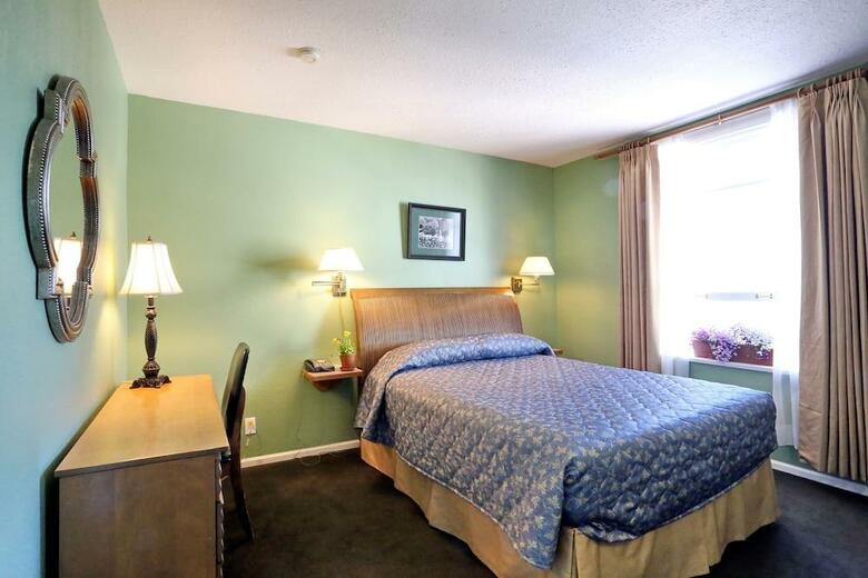 James Bay Inn Hotel & Suites