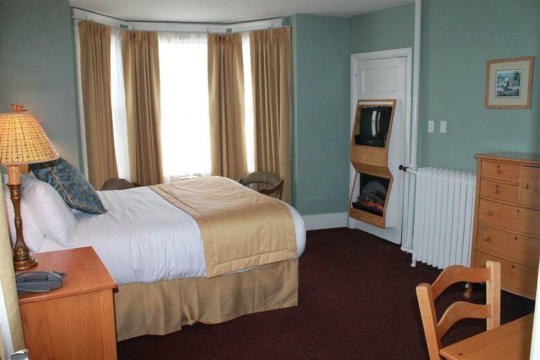 James Bay Inn Hotel & Suites