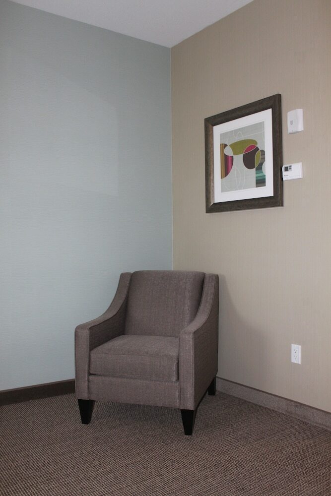 Hotel Meridian Inn & Suites