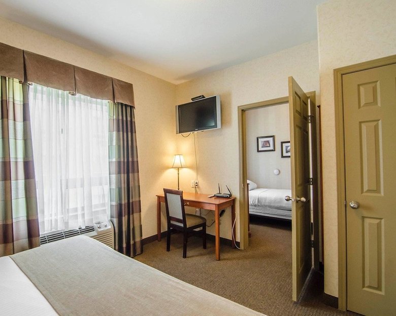 Hotel Quality Inn & Suites