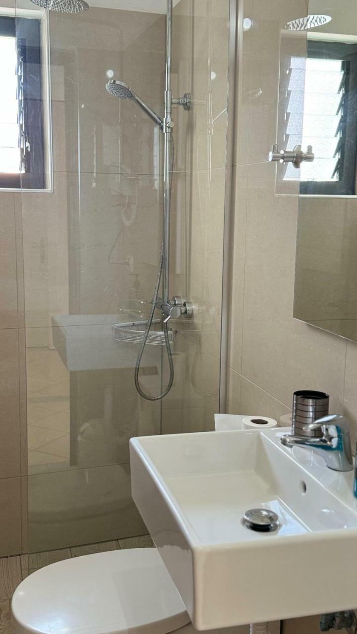 Hostal Villa White