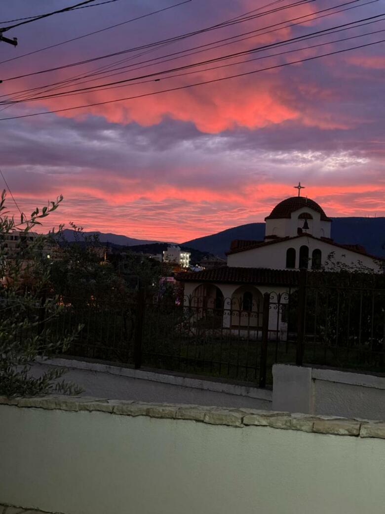 Hostal Villa White