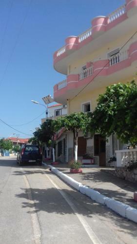 Hostal Studios Florand Sela
