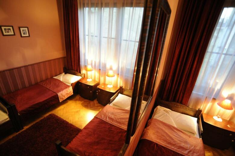 Hotel Hostel Deco