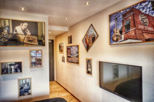 Hotel Road Stop Neandertal