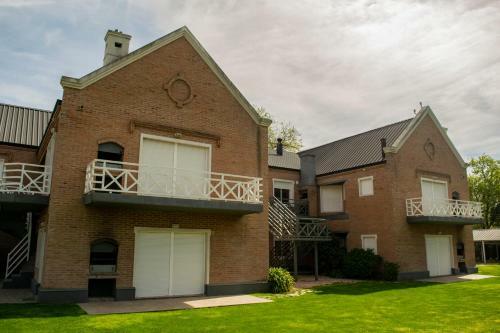 Los Robles Apart Hotel