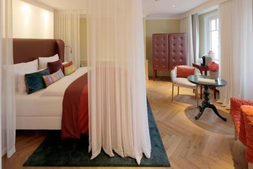 La Maison Hotel