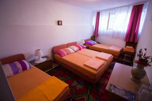 Hostal Guesthouse Villa Sara