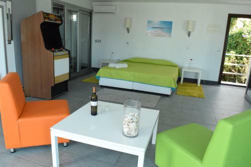 Hotel Pambos Napa Rocks