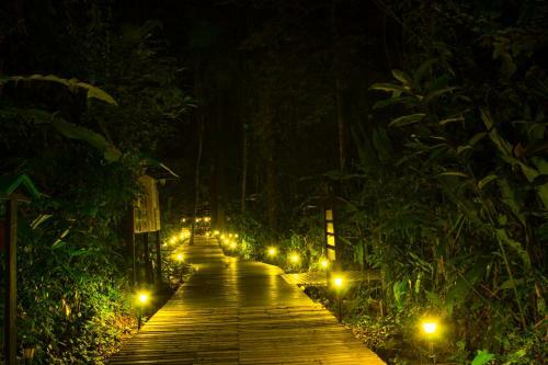 Almonds And Corals Lodge