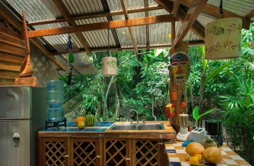 Hostal Congo Bongo Ecovillage Costa Rica
