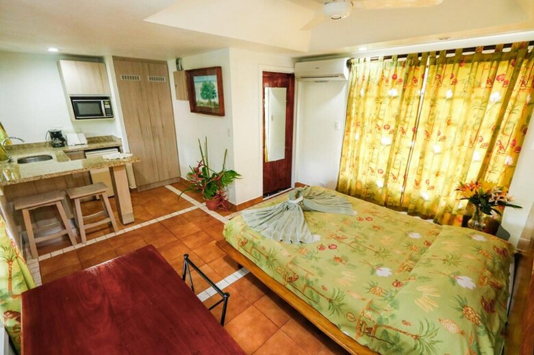 Waterfront Hotel Verde Mar