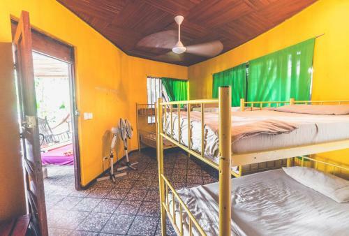 Pura Vida Hostel Tamarindo