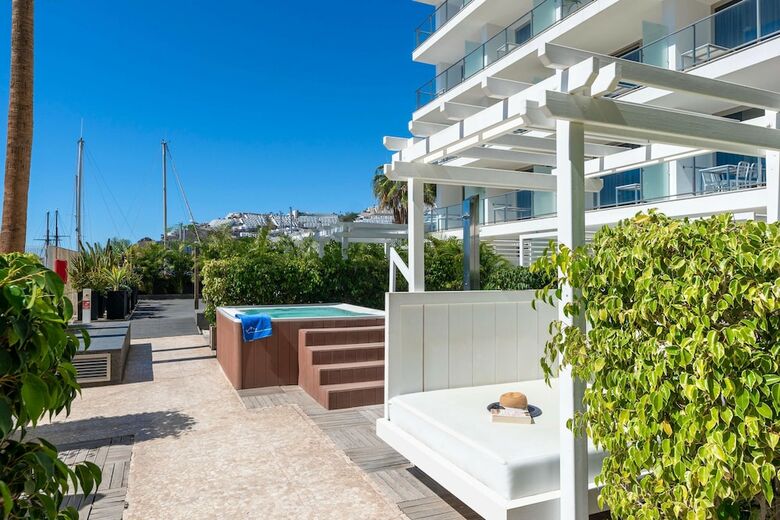 Hotel Marina Suites