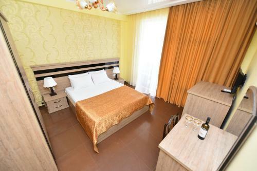 Lazuri Hotel