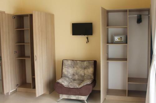 Hostal Okro Life