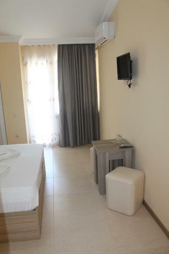 Hostal Okro Life