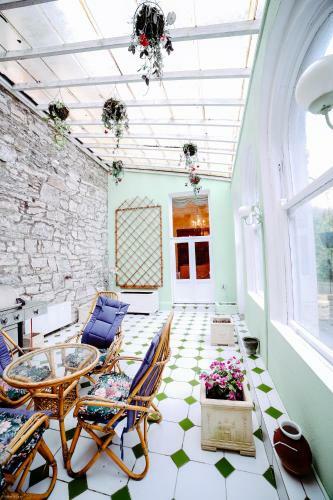 Bed & Breakfast Knockeven House