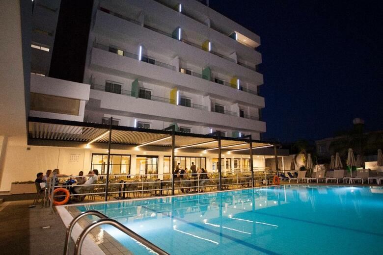 Hotel Pefkos