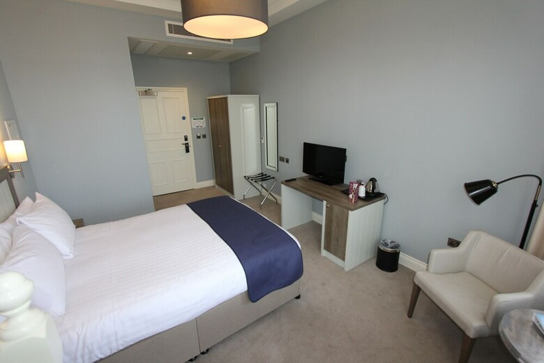 Yarrow Hotel