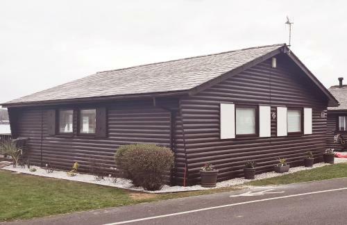 Fenna Lakeside Lodge - Pine Lake Resort